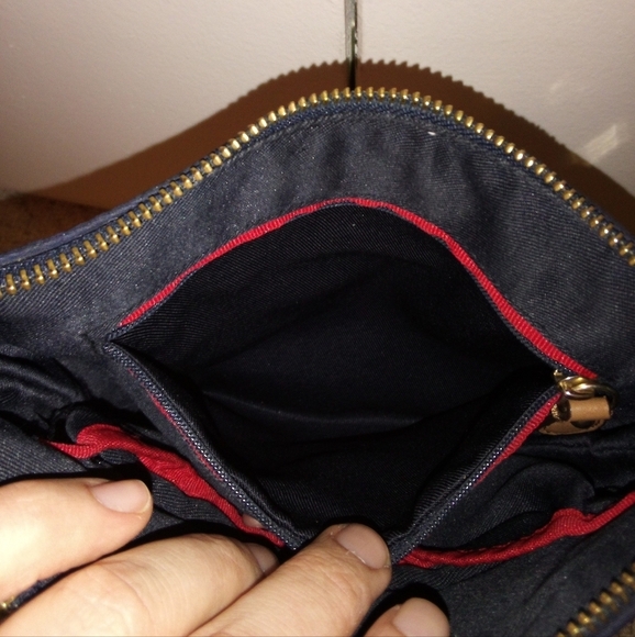 Tommy Hilfiger Julia flat crossbody bag - Picture 12 of 13